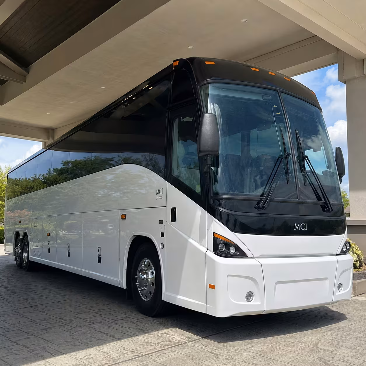 you can find and book employee transportation in mobile and any nearby city
